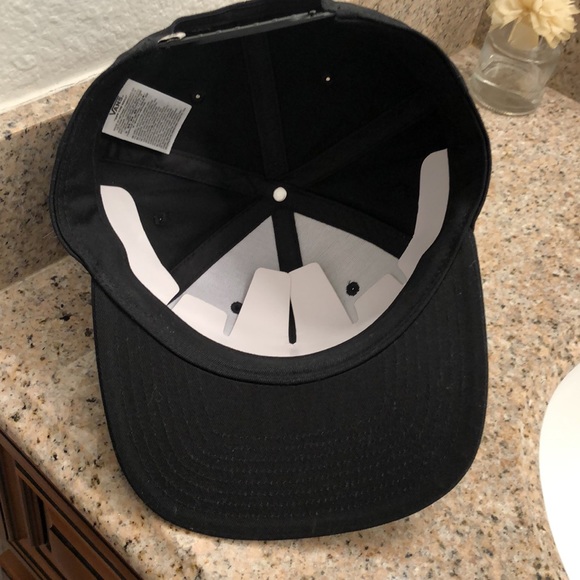 New Vans black SnapBack hat - Picture 3 of 5